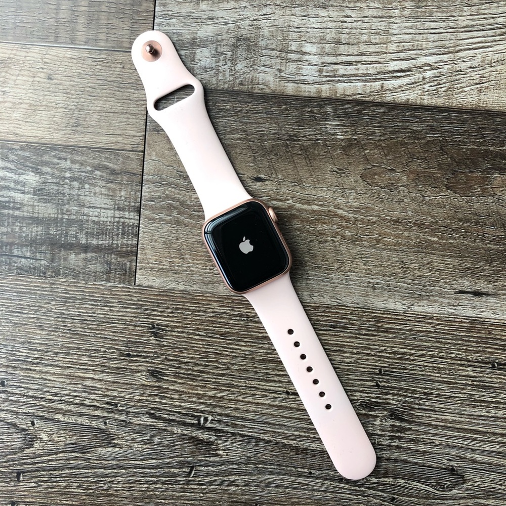 NEW Apple Watch Series 4 Pink Sand/Gold